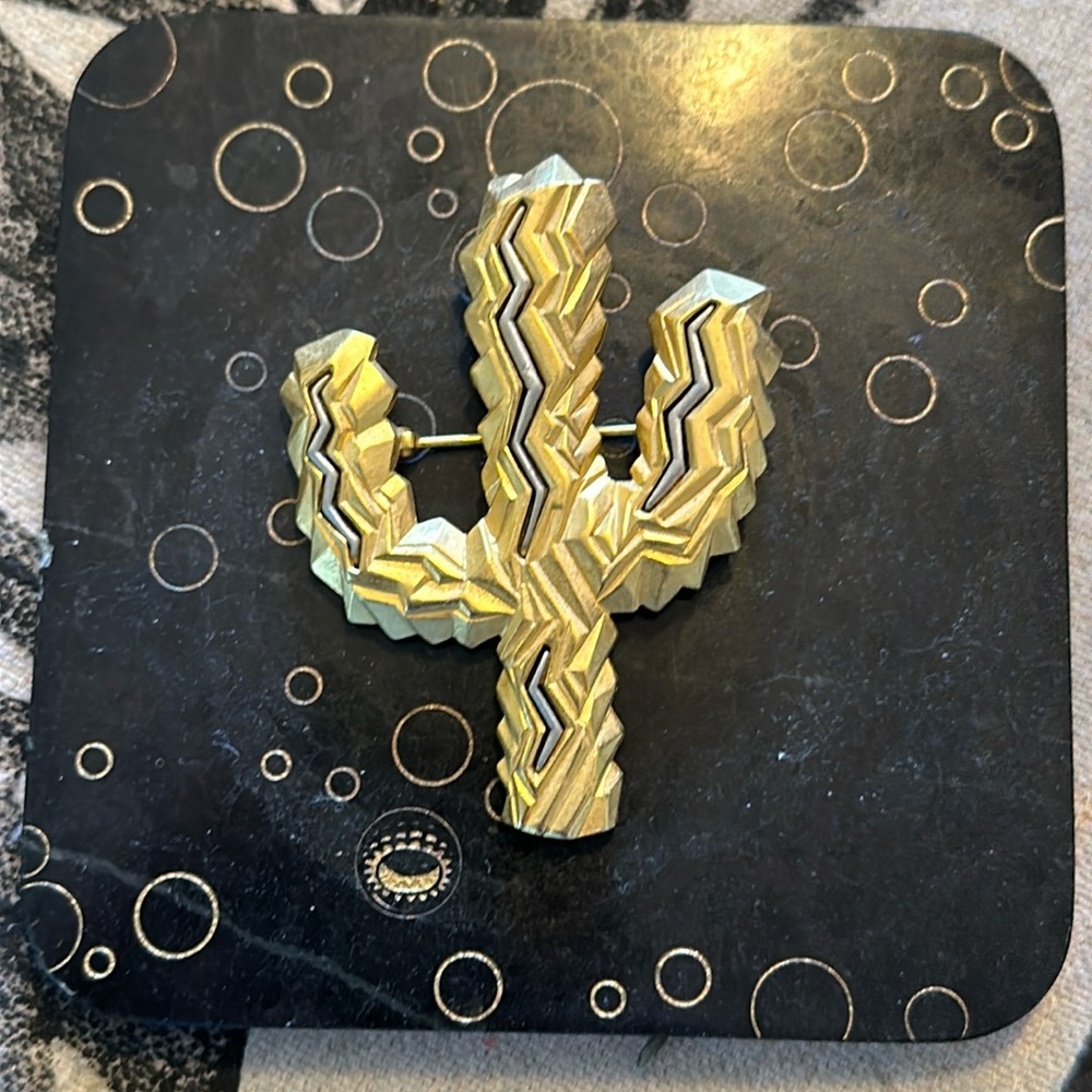 JJ & co matte gold 🌵 cactus pin with silver inlay